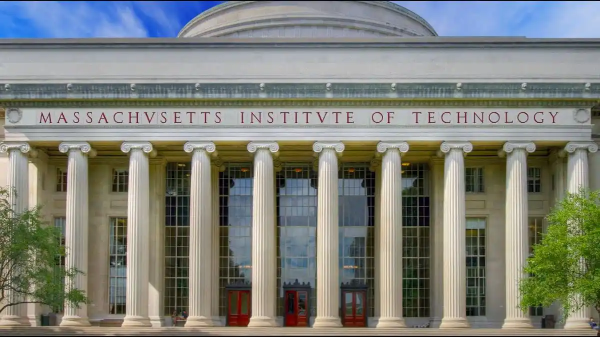 1. Massachusetts Institute of Technology Amerika Serikat