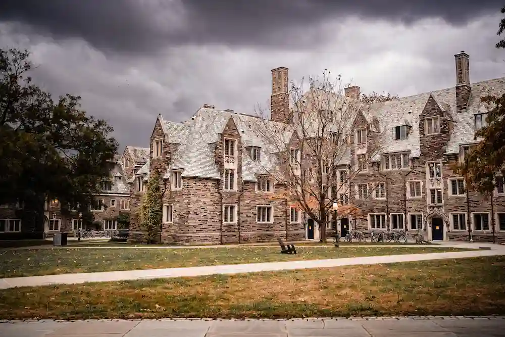 18. Princeton University Amerika Serikat