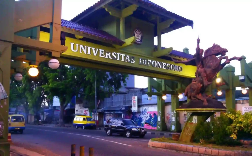12. Universitas Diponegoro