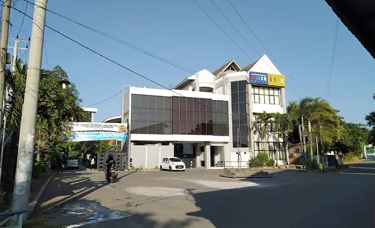 Sekolah Tinggi Ilmu Komputer Poltek Cirebon